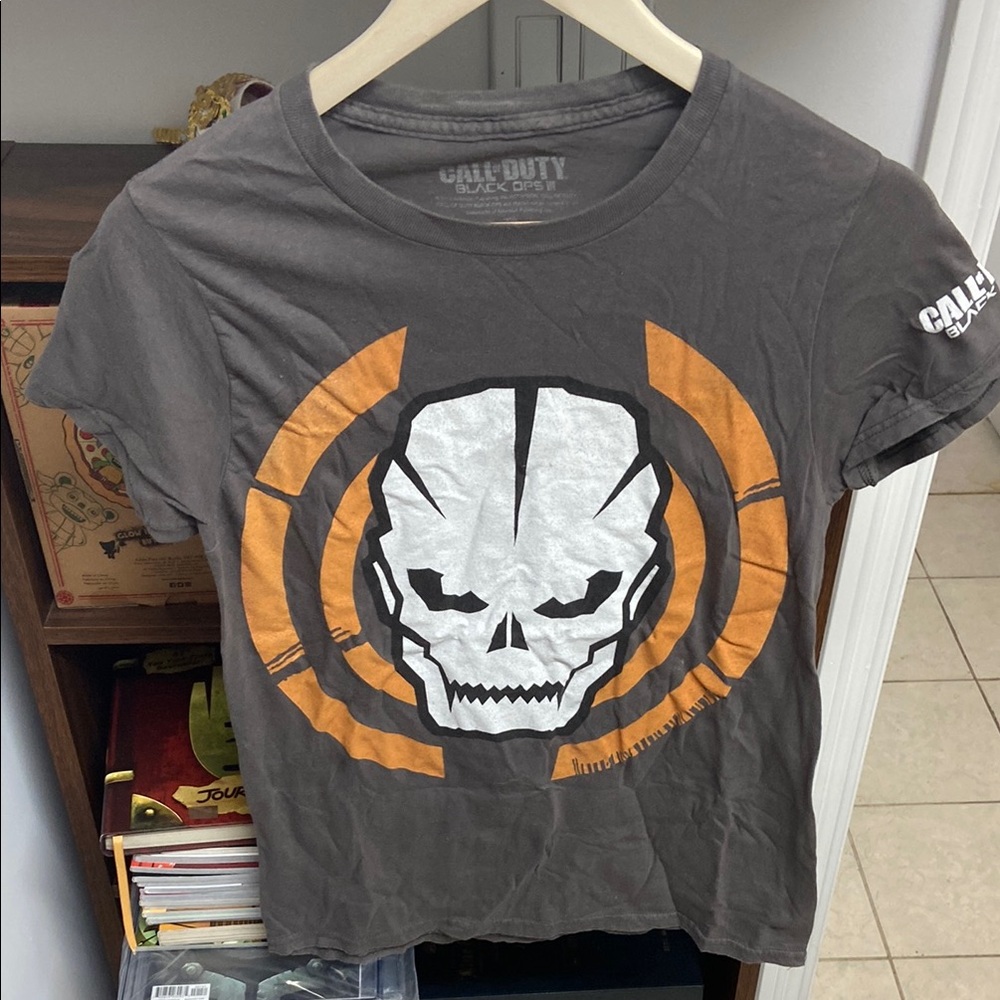 Vintage 2015 Call of Duty Black Ops III Grey T-Shirt with Skull Logo